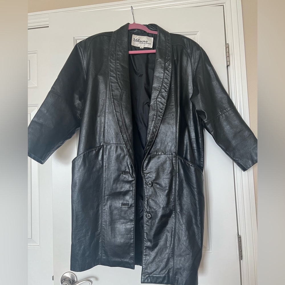 Wilsons Leather Womens Long Black Coat Shaw!
Collar Mid Length